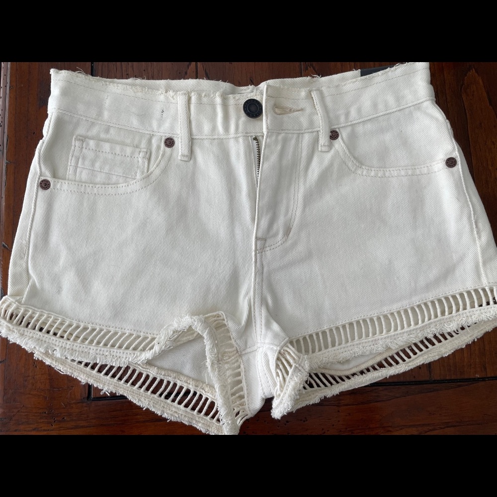 Kendall and Kylie White Denim Shorts NWT size 1
